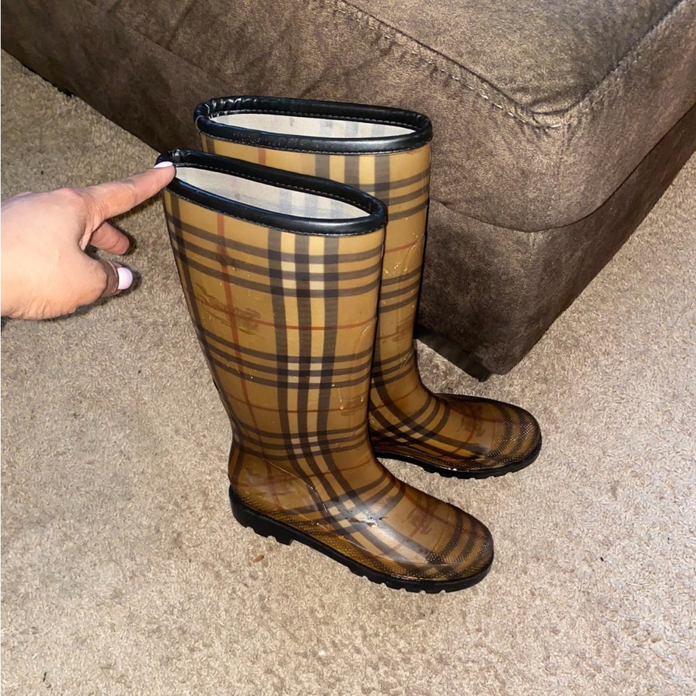 Burberry Women’s Rain Boot Size 40